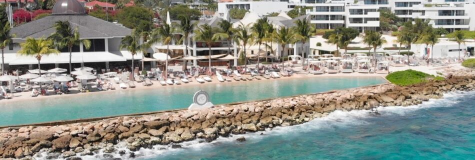 Jan Thiel Beach op Curaçao op loopafstand van Hibiscus Beach House